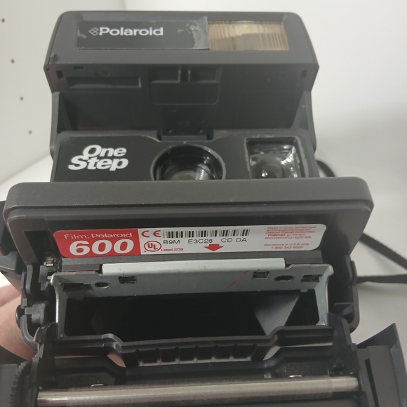 2 Polaroid OneStep Instant Cameras - Picture 5 of 6